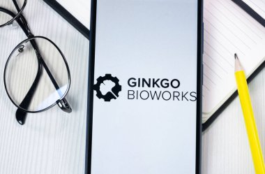 New York, ABD - 1 Ağustos 2024: Ginkgo Bioworks Logosu Telefon Ekranında, Şirket Simgesi Görünümünde.