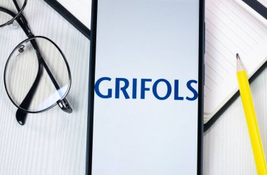 New York, ABD - 1 Ağustos 2024: Grifols Logosu Telefon Ekranında, Şirket Simgesi Ekranda.
