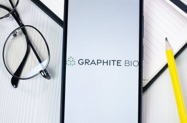 New York, ABD - 1 Ağustos 2024: Telefon Ekranında Graphite Bio Logosu, Ekranda Şirket Simgesi.