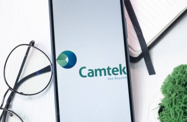 New York, ABD - 1 Ağustos 2024: Camtek Logosu Telefon Ekranında, Şirket Simgesi Ekranda.