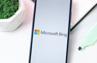 New York, ABD - 1 Ağustos 2024: Microsoft Bing Logosu Telefon Ekranında, Simgede Simge.