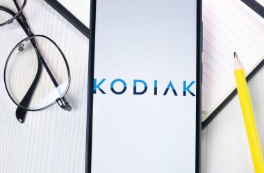New York, ABD - 1 Ağustos 2024: Kodiak Sciences Logo on Phone Screen, Company Icon on Explay.