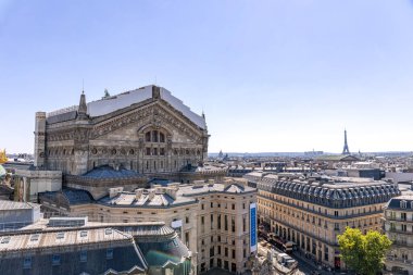 Paris Şehir Manzarası (Opera Bölgesi 'nden manzara), Eyfel Kulesi - Paris, Fransa arka cephe manzarası, arka planda Eyfel havlusu - Paris, Fransa