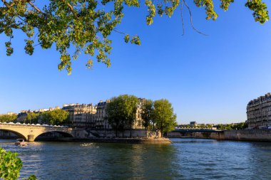 Saint-Louis (solda) ve Cite (sağda) Adaları, Paris, Fransa