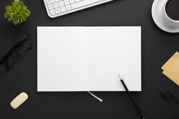 Vista Superior Superior Del Papel Blanco Blanco Cuaderno Rodeado Artículos — Foto de Stock