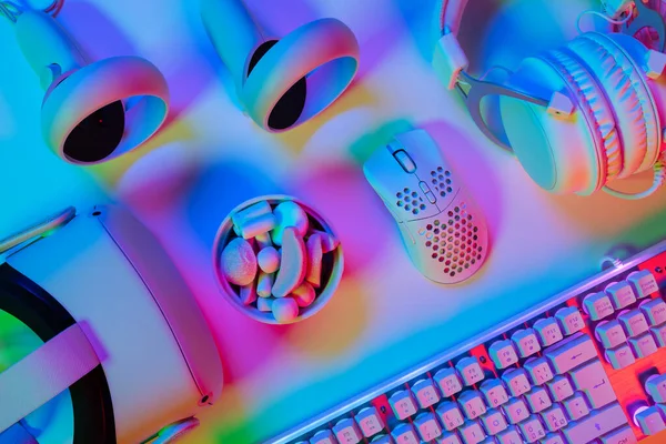Visão Aérea Vários Gadgets Com Marshmallows Mesa Jogos Multi Colorido — Fotografia de Stock