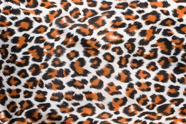Vahşi bir hayvanın derisinin taklidi. Leopar, kumaş üzerinde çita, kumaş üzerinde leopar derisi gibi iz. Yaklaş. Elbiseler için popüler kumaş, çita derili kadın tişörtleri.