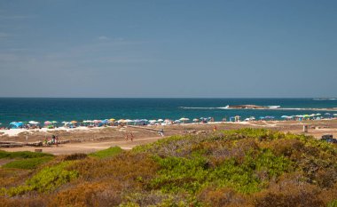 Arutas 'taki plaj. Sardunya, İtalya yazın