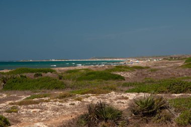 Arutas 'taki plaj. Sardunya, İtalya yazın