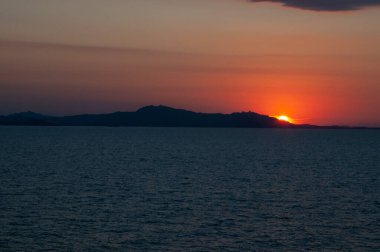 Günbatımı Adası Maddalena Takımadası Sardunya İtalya 2022 yazı