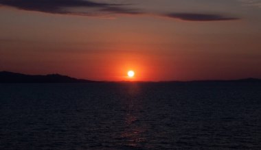 Günbatımı Adası Maddalena Takımadası Sardunya İtalya 2022 yazı