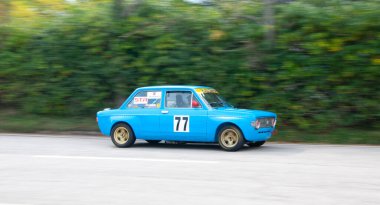 PESARO - İTALYA - OTT 09 - 2022: klasik otomobiller fiat 128 rali pesaro CUP