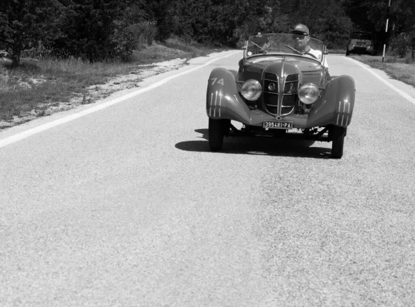 Urbino イタリア Jun 2022年 Fiat508 Balilla Coppa Oro 1933年ラリーで古いレーシングカーでミル ミリア2022年有名なイタリアの歴史的なレース — ストック写真