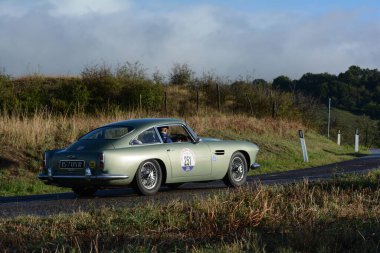 san marino , san marino - sett. 16 -2022 : ASTON MARTIN DB 4 1960 in coppa nuvolari old racing car with classic car