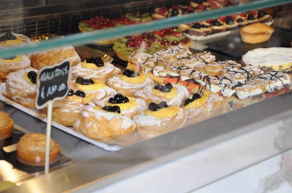 Cukiernia Wystawiać Ciasta Rzemieślnicze Piekarnia Barze Włoskim — Zdjęcie stockowe