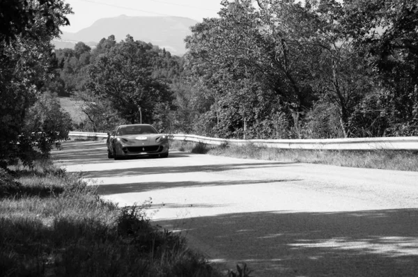 Urbino Włochy Jun 2022 Hołd Ferrari Starym Samochodzie Wyścigowym Rajdzie — Zdjęcie stockowe
