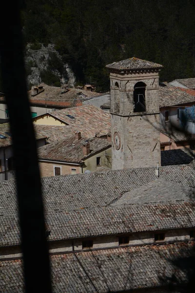 Kilátás Pioraco Középkori Falu Marche Régióban Olaszország Appennini Mantain — Stock Fotó