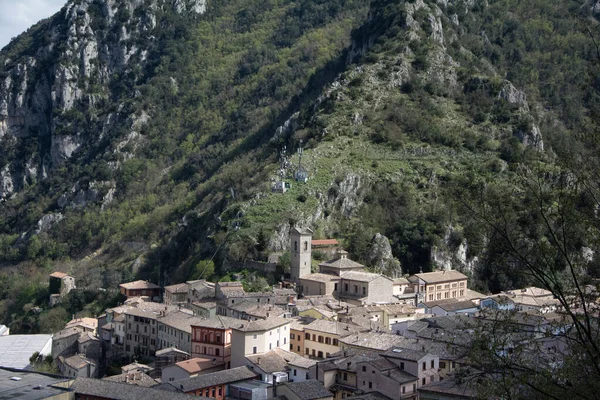 Uitzicht Pioraco Middeleeuwse Dorp Regio Marche Italië Appennini Mantain — Stockfoto