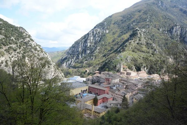Uitzicht Pioraco Middeleeuwse Dorp Regio Marche Italië Appennini Mantain — Stockfoto