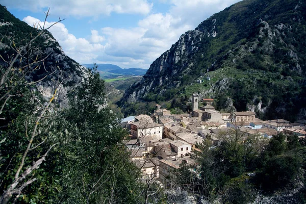 Vista Pioraco Vila Medieval Região Marche Itália Appennini Mantain — Fotografia de Stock