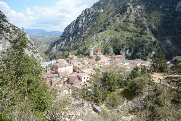 Vista Del Pueblo Medieval Pioraco Región Las Marcas Italia Appennini —  Fotos de Stock