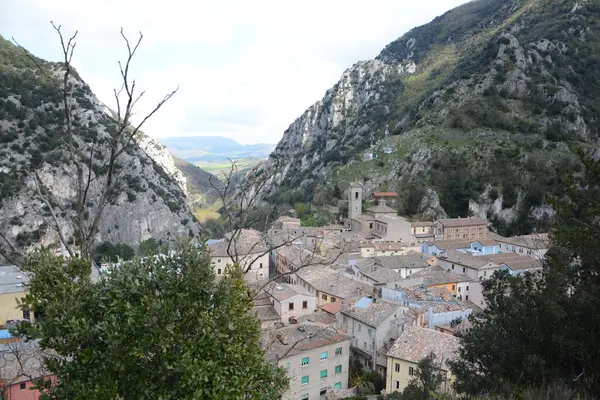 Pohled Středověkou Vesnici Pioraco Marche Region Itálie Appennini Mantain — Stock fotografie