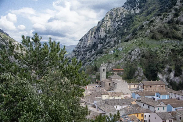 Pohled Středověkou Vesnici Pioraco Marche Region Itálie Appennini Mantain — Stock fotografie