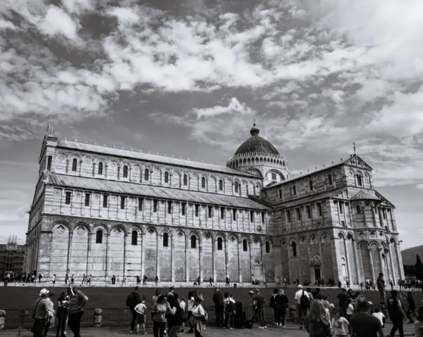 Italië Pisa 2023 Landscape Piazza Del Duomo Met Fanatieke Kathedraal — Stockfoto