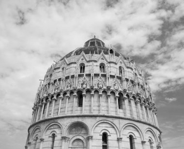 İtalya, Pisa, 30 -04-2023 LANDSCAPE Piazza del Duomo, fanatik katedrali ve eğik kulesi var. Pisa, İtalya