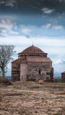 Nuraghe ve BYZANTINE Kilisesi SARDINIA 'daki Santa Sabina Kilisesi