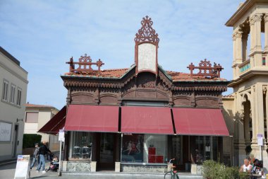 Viareggio İtalya - 30 Nisan 2023: Viareggio, Ligurian Denizi kıyısındaki ünlü tatil beldesidir. İtalya 'nın Lucca Toskana bölgesi