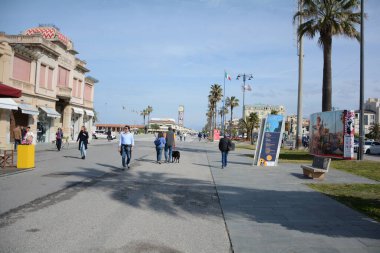 Viareggio İtalya - 30 Nisan 2023: Viareggio, Ligurian Denizi kıyısındaki ünlü tatil beldesidir. İtalya 'nın Lucca Toskana bölgesi