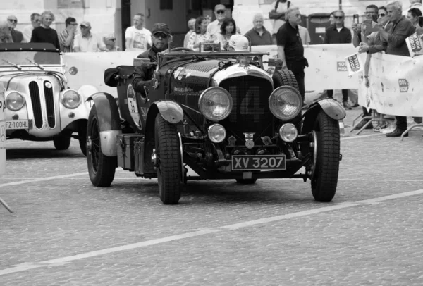 意大利佩萨罗 琼14 2023 Bentley Litre 1928年1月1日在意大利著名的历史性比赛Mille Miglia 2023 1927 1957年 — 图库照片