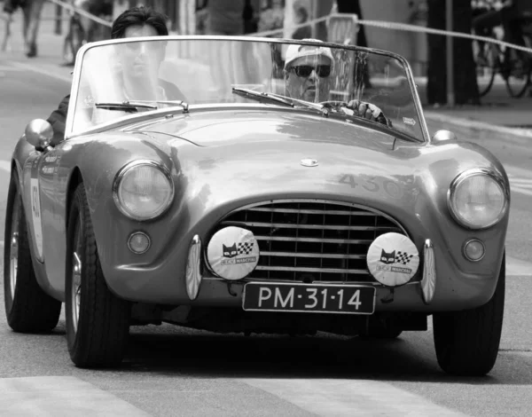เพสซาโร ตาล 2023 Ace 1957 ในรถแข งเก าในการช Mille Miglia — ภาพถ่ายสต็อก