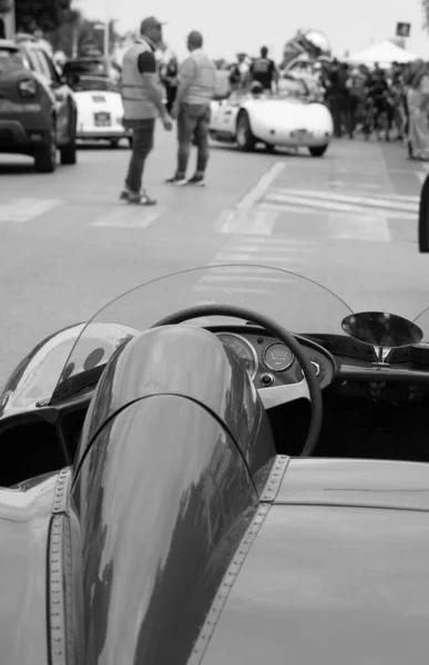 ペサロ イタリア 6月14日 2023年 エルミニTipo 357 Sport 1500Scaglietti 1955ラリーで古いレーシングカーでミッレミリア2023有名なイタリアの歴史的なレース 1927 — ストック写真