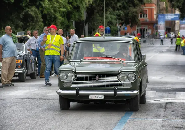 意大利佩萨罗14 2023 Fiat Poliza Old Racing Car Rally Mille Miglia — 图库照片