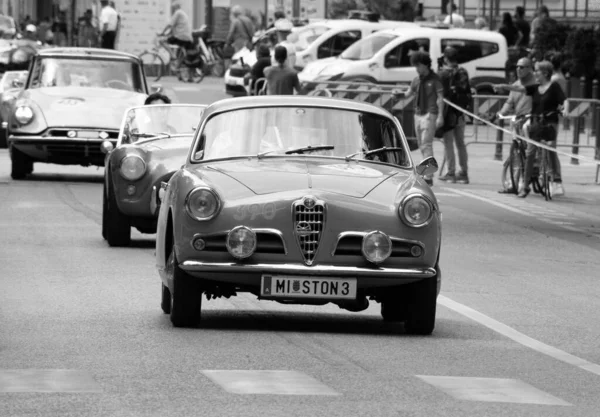 เพสซาโร ตาล นายน 2023 Alfa Romeo Greetta Sprintbertone 1956 บนรถแข — ภาพถ่ายสต็อก