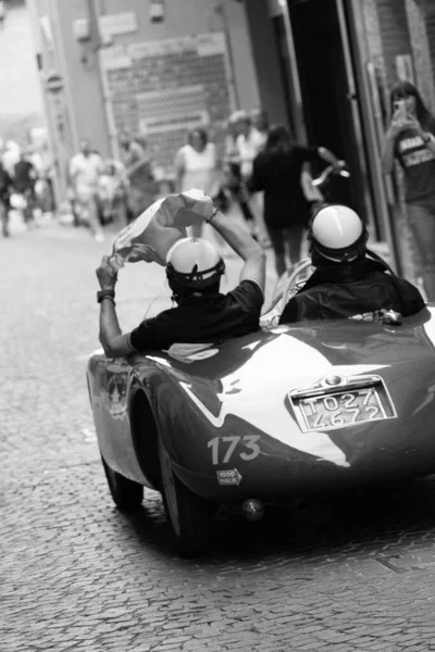 イタリア ペサロ 2023年6月14日 フィアット ランチア アルデア750Barchetta 1949ラリーで古いレースカーでミッレミリア2023有名なイタリアの歴史的なレース 1927 1957 — ストック写真