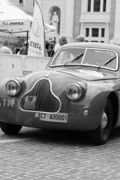 イタリア ペサロ 6月14日 2023年 Fiat508 1938ラリーで古いレースカーでミル ミリア2023有名なイタリアの歴史的なレース 1927年 1957年 — ストック写真