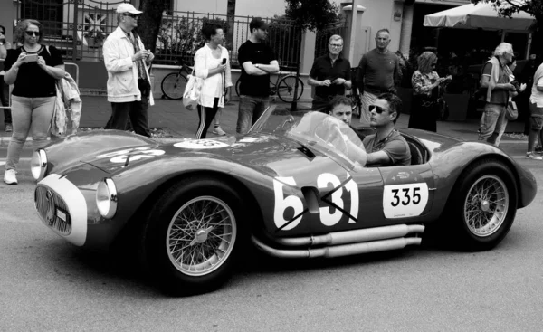 ペザロ イタリア 6月14日 2023年 Maserati Gcs Fantuzzi 1955ラリーで古いレーシングカーでMile Miglia 2023有名なイタリアの歴史的なレース — ストック写真