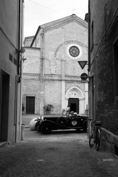 イタリア ペサロ 6月14日 2023年 Lagonda M45 Rapide 1934年ラリーで古いレースカーでミル ミリア2023年有名なイタリアの歴史的なレース 1927年 — ストック写真