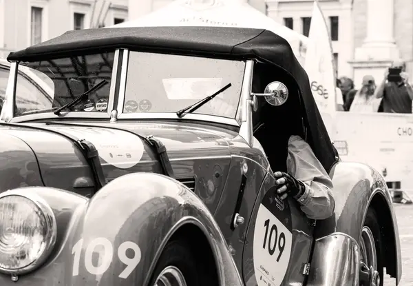 意大利佩萨罗 2023年6月16日 Aston Martin Litre Speed Model 1937 Edition 参加1927年至1957年Mille — 图库照片