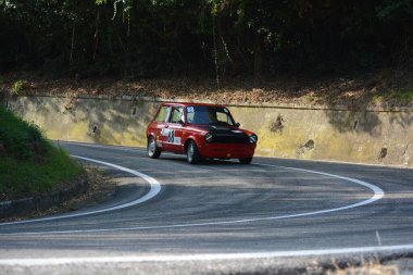 Pesaro, İtalya - 06 ott 2023: Otobianchi A 112 versiyonu, San Bartolo pesaro 'da sprint yarışı