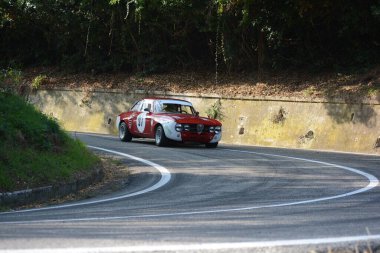 Pesaro, İtalya - 06 Ekim 2023: ALFA ROMEO GTAM sürümü, San Bartolo pesaro sprint yarışı