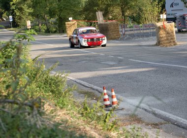 Pesaro, İtalya - 06 Ekim 2023: ALFA ROMEO GTAM sürümü, San Bartolo pesaro sprint yarışı