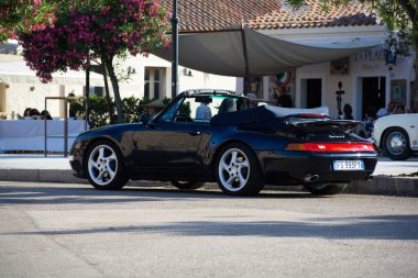 San Pantaleo, İtalya - Temmuz 0 6 2013: Spor araba ve süper araba Porsche carrera 4 Örümcek CLASSIC CAR