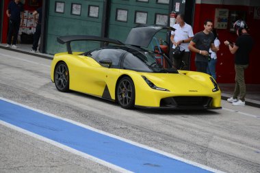 Misano, ITALY - ott, 21 2013: Spor araba ve süper araba Dádra STRADALE Misano World Circuit: Marco Simoncelli