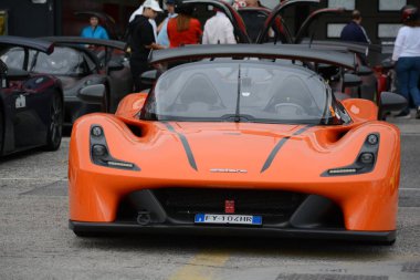 Misano, ITALY - ott, 21 2013: Spor araba ve süper araba Dádra STRADALE Misano World Circuit: Marco Simoncelli