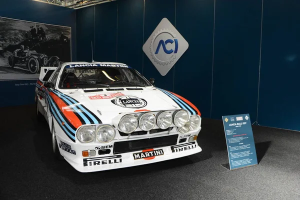 Bologna, İtalya - 26 Ekim 2023: Miting lüksü kraliçesi Lancia 037 YAYINDA DREEM CAR