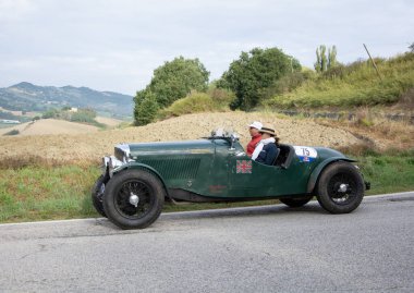Tavoleto, İtalya - 16 Eylül - 2023: Bentley Derby spor 1937 Coppa Nuvolari eski yarış